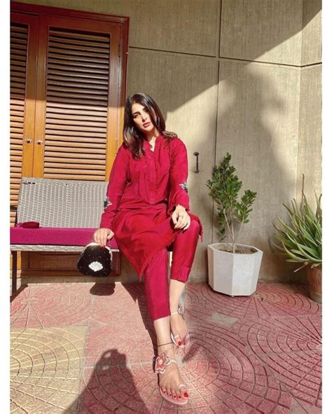 8 Hot Sexy Jawaria Khalid Bikini Pics