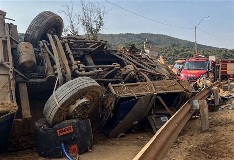 Accidente De Autobús Con Hinchas Del Corinthians Deja Siete Muertos En