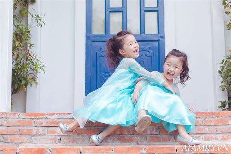 Gặp gỡ hot mom xinh đẹp được mệnh danh chuyên gia đẻ Hai lần đều sinh đôi đủ cả nếp cả tẻ