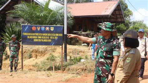 Kodim Palangka Raya Bantu Warga Desa Bangun Sari Nikmati Air