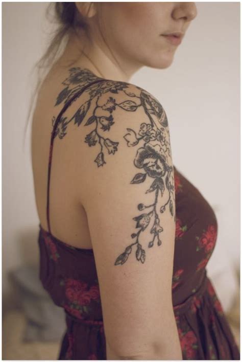 Inspiration Tatouages Que De Belles Fleurs Tatouage Fleur Epaule