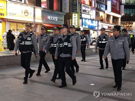 경기남부경찰 기동순찰대 서현역 순찰 연합뉴스