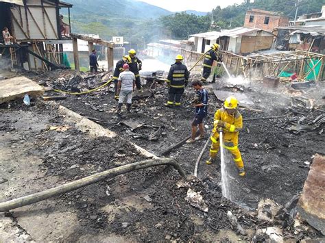 Voraz Incendio Redujo A Cenizas 17 Viviendas En El Barrio Nuevo