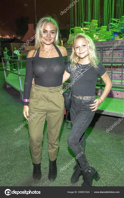 Natalie Alyn Lind Alyvia Alyn Lind Attend 2018 Queen Marys Stock Editorial Photo