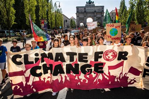 Fridays For Future Tausende Demonstranten Am Siegestor In M Nchen