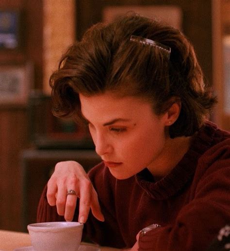 Pin By A Rose On Tv Twin Peaks Twin Peaks Sherilyn Fenn Twin