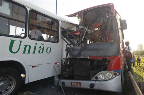 Motorista De ônibus Estava Em Alta Velocidade Em Acidente Que Matou