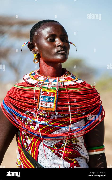 Close Up Retrato De Una Mujer Masai Samburu Vistiendo El Traje