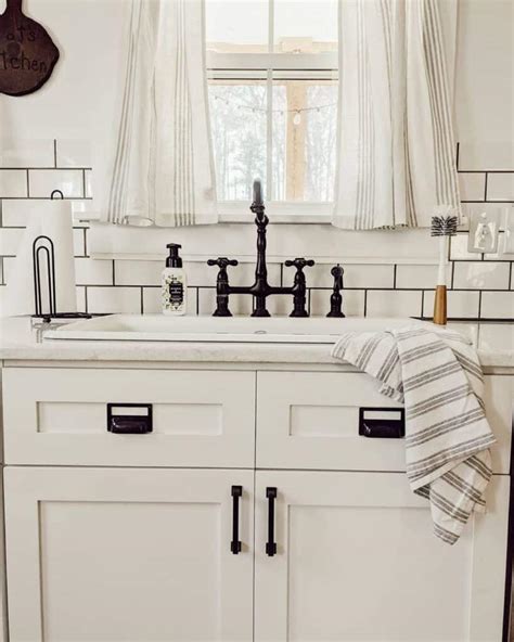 25 Classic White Subway Tile With Black Grout Designs