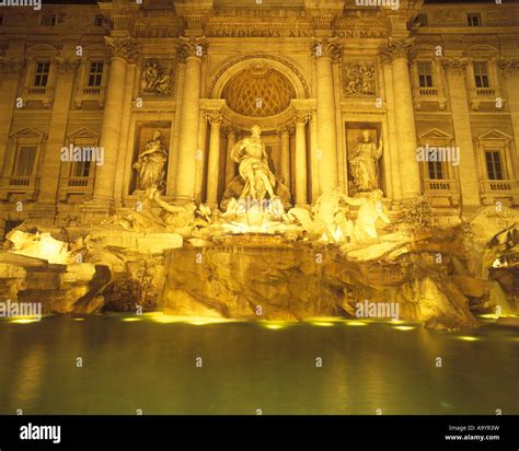 TREVI FOUNTAIN ROME ITALY Stock Photo - Alamy