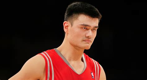 NBA Fan Gets Roasted For Not Recognizing Yao Ming At Airport