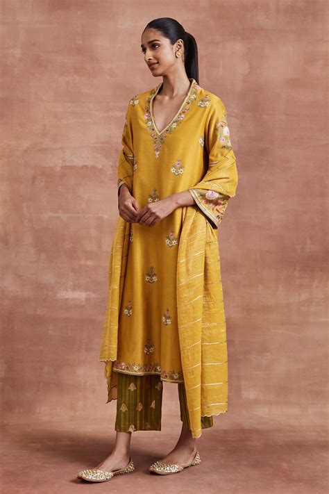 Buy Yellow Handwoven Chanderi Silk Embroidery Damini Aari Kurta Set For