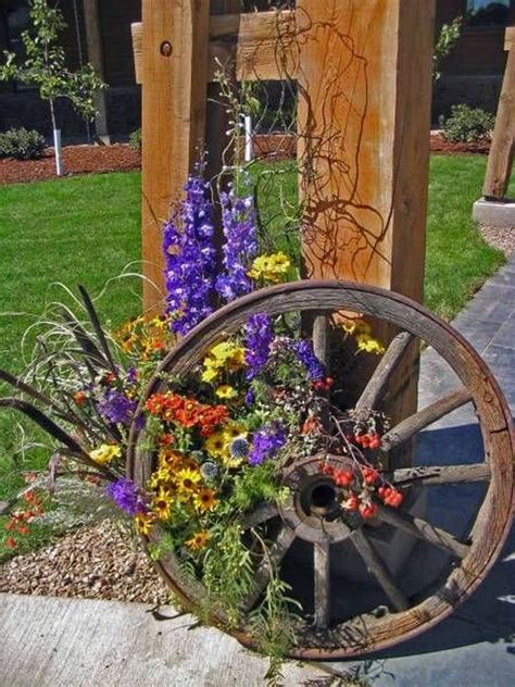 Western Wagon Wheel Arrangement Wagon Wheel Garden Wagon Wheel Decor