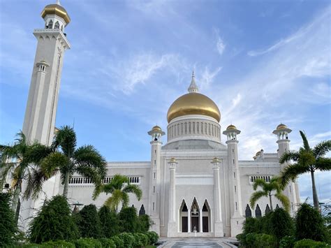 6 Best Mosques to Visit in Brunei - CARRY ON ONLY