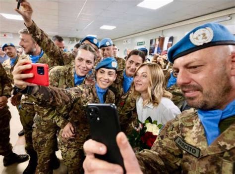 Giorgia Meloni In Visita Ai Soldati Italiani Onu In Libano Dago