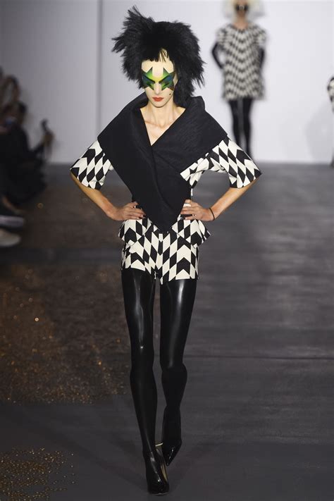 Gareth Pugh Spring 2016 Ready To Wear Fashion Show Fashion Fashion