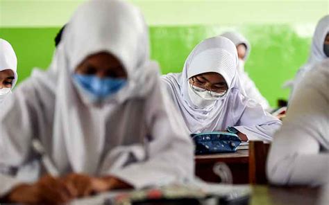 Pemprov Dki Jakarta Terapkan Ptm Dengan Kapasitas Siswa Persen