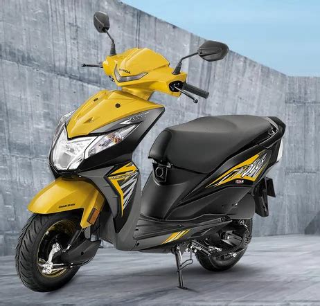 Dazzle Yellow Metallic Honda Dio Std Scooter At Rs In Madhubani