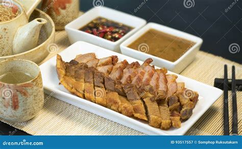 Sliced Chinese Boneless Roast Pork With Crispy Skin Fried Pork Stock Image Image Of Asian