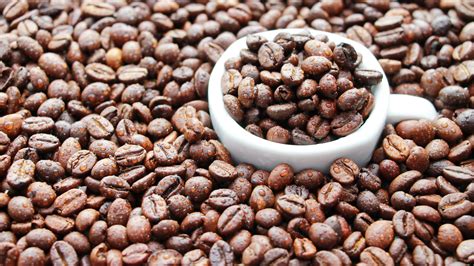 Download Wallpaper 3840x2160 Coffee beans, water drops, cup UHD 4K ...