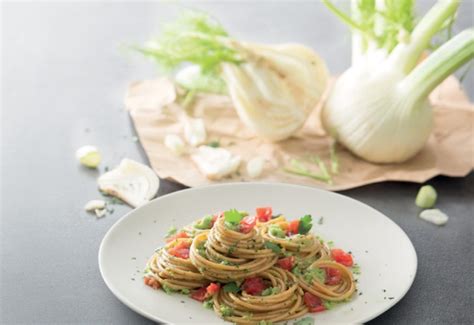 Spaghetti Integrali Con Pesto Di Finocchio E Pomodori Fondazione Barilla