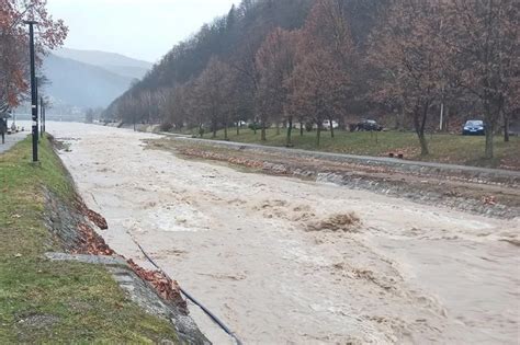 Opada nivo reka u Jagodini kiše poplavile gradska naselja i pojedina