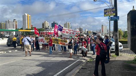 Tumulto Servidores Em Greve Incendiam Pneus No Acesso Ufrn E