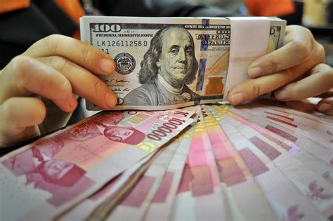 Rupiah Menguat Persen Terhadap Dolar Sejak Oktober Ini