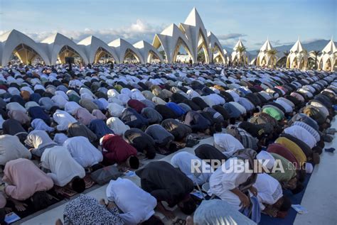 Sholat Perdana Idul Adha Di Masjid Raya Al Jabbar Diikuti Puluhan Ribu