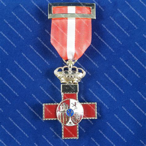 Medalla Cruz Merito Militar Distintivo Rojo M M Equipamiento T Ctico