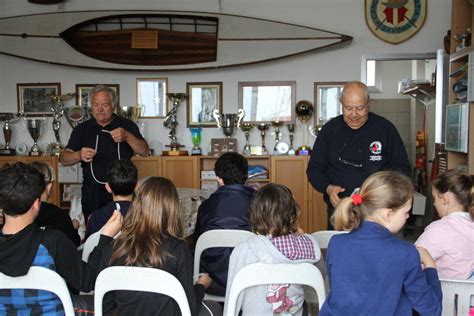 Savona Gli Alunni A Lezione Di Arti Marinare E Di Canottaggio Con