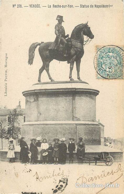 Cpa France La Roche Sur Yon Statue De Napol On Er Vendee