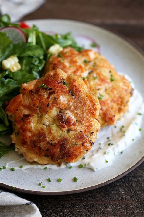 Salmon Cakes With Chive Yogurt Sauce Salmon Cakes Cooking Food