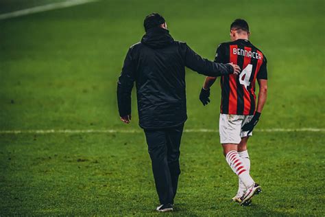 Uefa Cl Bennacer Sorti Sur Blessure L Ac Milan D Faite