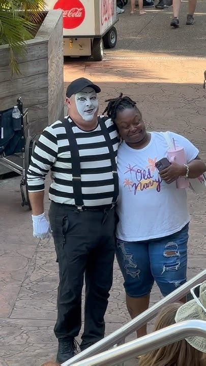 Wow 😮 Cant Miss 🤭 So Funny 😂 Tom Mime Seaworld Seaworldmime Funny