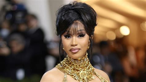 Cardi Bs Bright Red Hair Is Keeping Me In The Holiday Spirit — See The