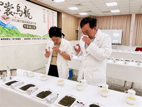 新竹縣原鄉經濟作物冬季高山烏龍茶雲裳烏龍 112年優良茶評鑑出爐由茶農張國斌奪魁