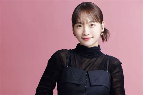 「となりのナースエイド」川栄李奈インタビュー「和気あいあいとチームが一つになって作品を作っている感じがしています」 日テレ系1・10スタート