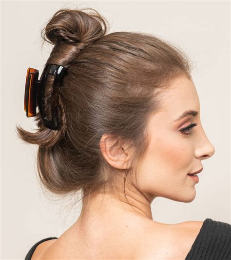 11 Best Claw Hair Clips For A Tight Yet Stylish Hold 2023