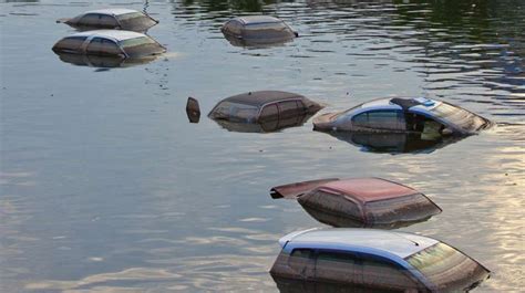 Pertolongan Pertama Mobil Terendam Banjir Ikuti Langkah Berikut