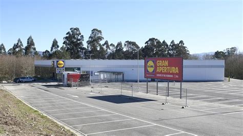 Lidl Abrir El D A Su S Per En A Estrada Con Empleados Y