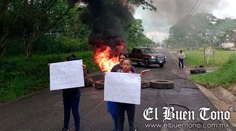 Queman Llantas Y Cierran Carretera Reducido Grupo De Personas El Buen Tono