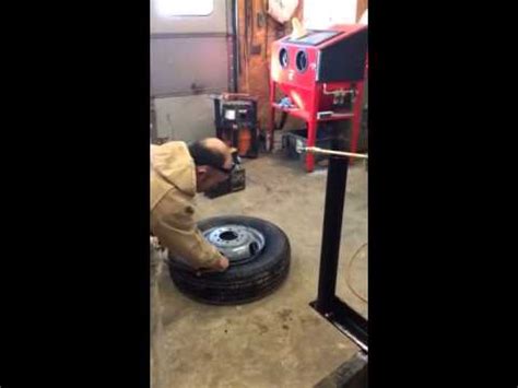 Using Starting Fluid To Seat A Tire Bead Youtube