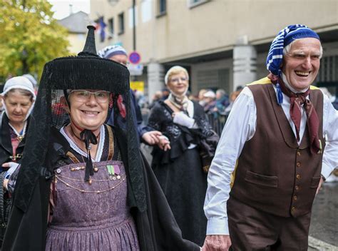 Annecy Descente Des Alpages Le Folklore Permet De Comprendre Le