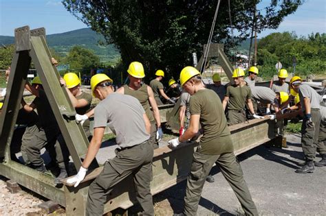 Traiskirchen Bundesheer Errichtet Behelfsbr Cke Noe Orf At