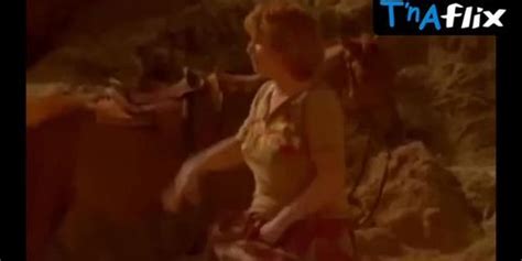 Lynn Endersson Lesbian Breasts Scene In El Ultimo Pecado De La Burguesia Tnaflix