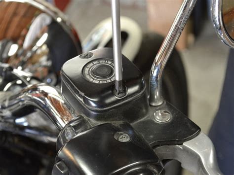 Harley Davidson Softail How To Replace Brake Fluid Off