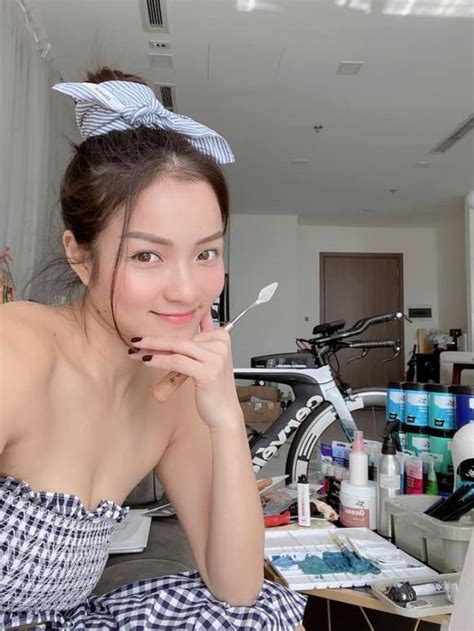 Hot girl Thủy Top ở hiện tại Cặp tuyết lê căng đầy ná thở ngoại hình trẻ trung ở tuổi ngoài