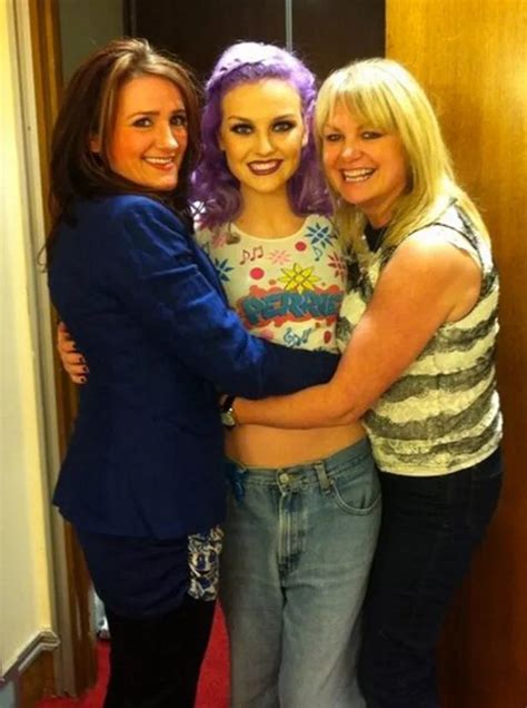 Perrie Edwards Gets Kisses From Zayn Malik S Mum As They Hang Out Backstage At Little Mix Gig