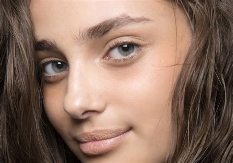 Comment avoir des sourcils épais Comment avoir des sourcils épais